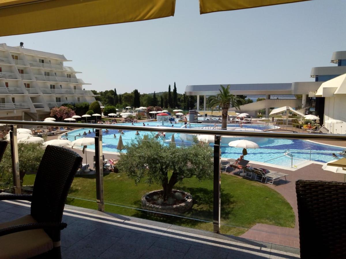 Mladen Vodice - Housity