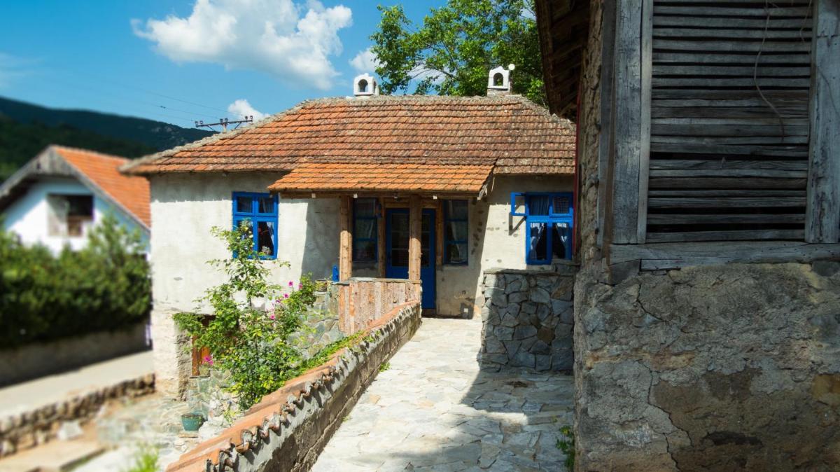 Charming rustic house in the village Lipovac - Housity