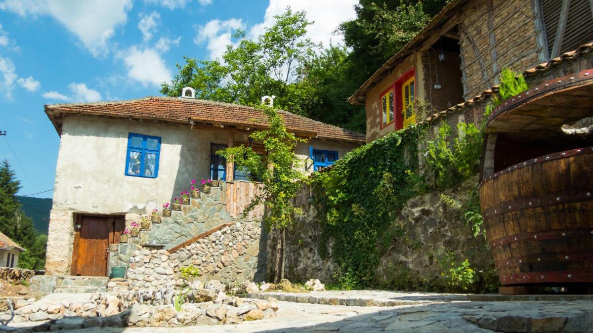 Charming rustic house in the village Lipovac - Housity