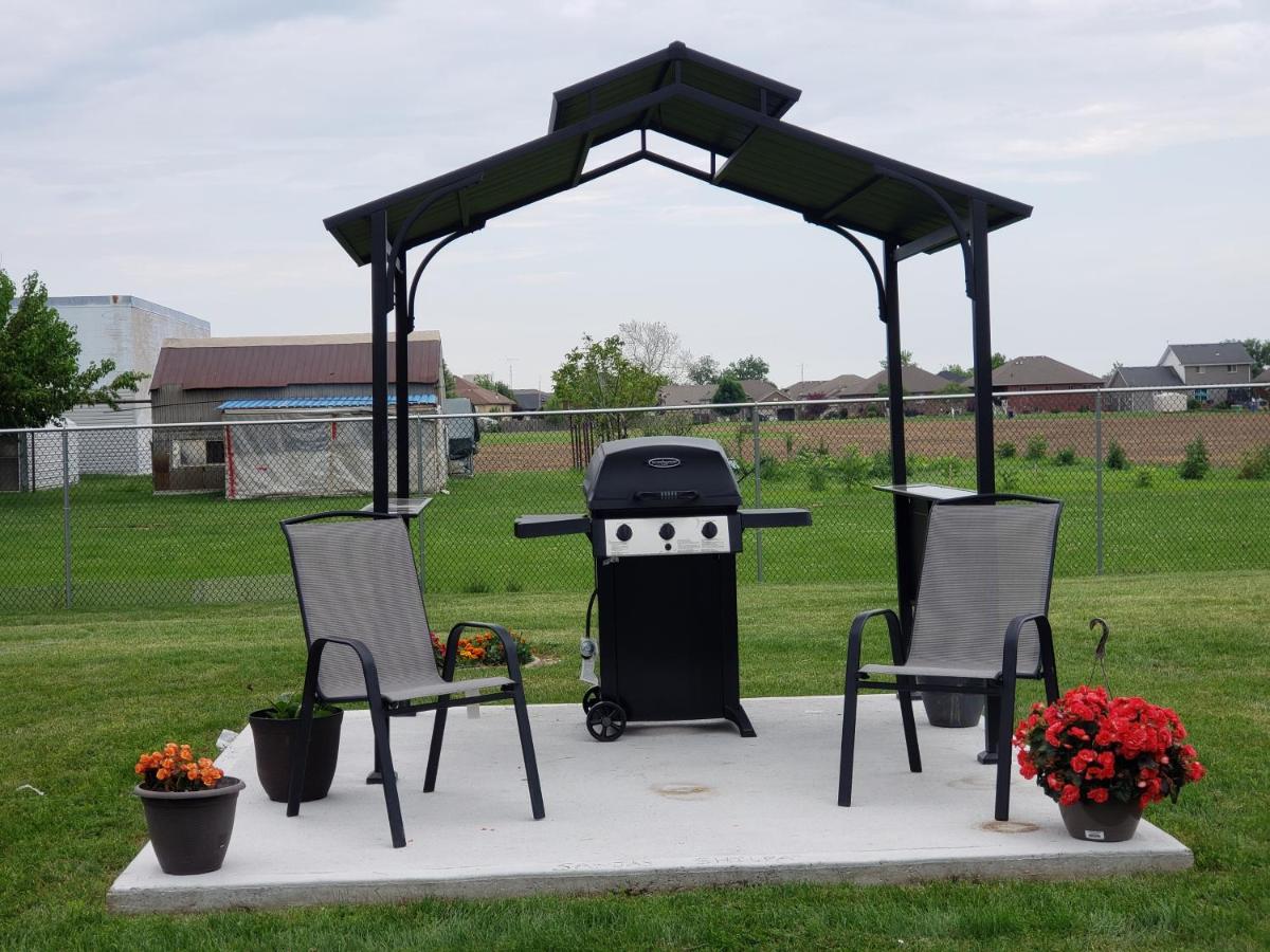 Town'n Country Motor Inn - Housity