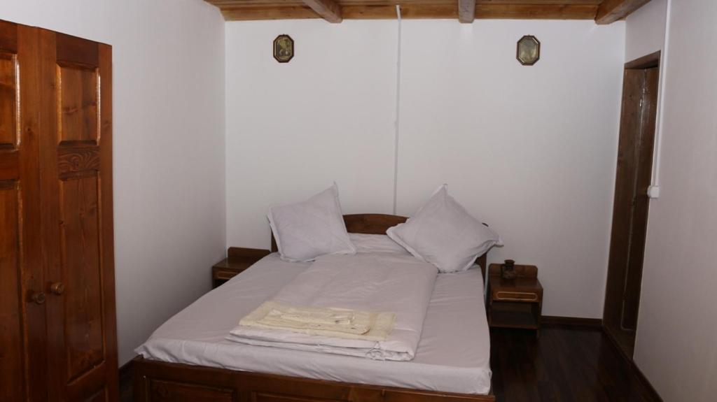 PENSIUNEA LA BUSU -BIGAR - Housity