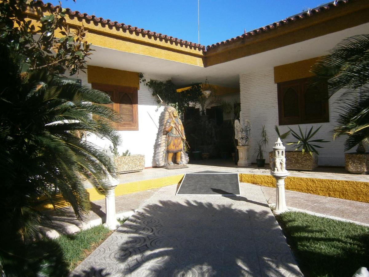 Hotel Gines - Housity
