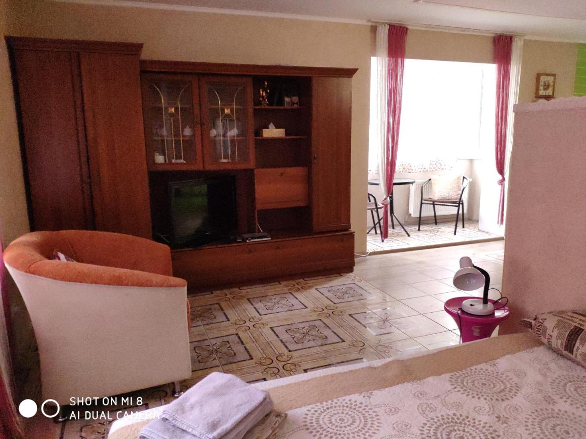 Suitetrails - Apartments Domovik Latorichnaya,3