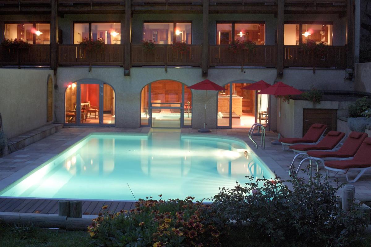 Piscine de l'établissement Alliey & Spa Piscine Appart-hôtel Serre chevalier ou située à proximité