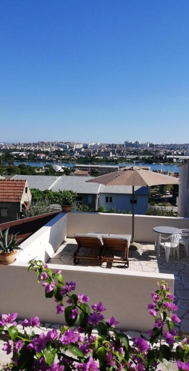 Stone Guest House - Housity
