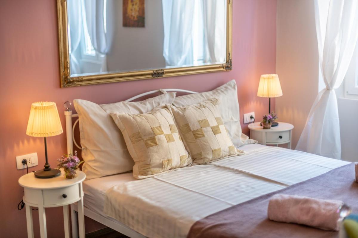 Old City Romantic Studios 3 - Housity