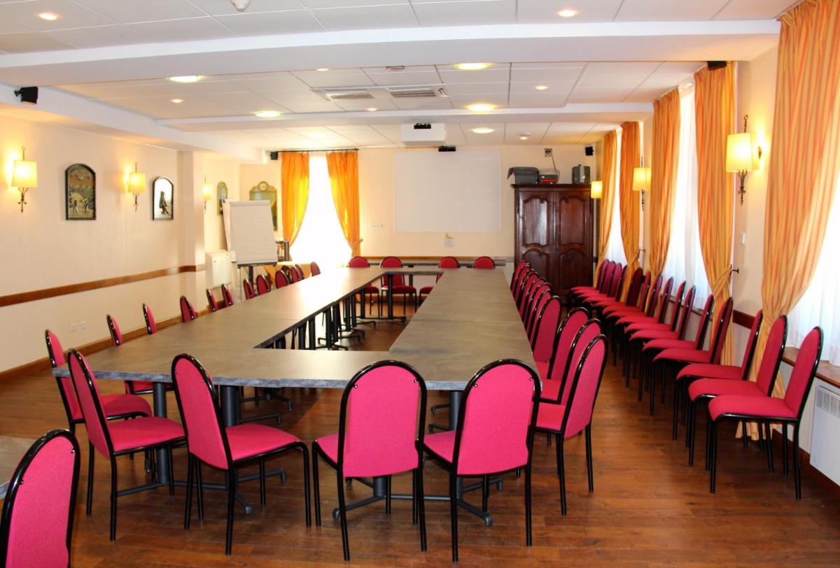 Restaurant ou autre lieu de restauration dans l'établissement Hotel de la Jamagne & Spa
