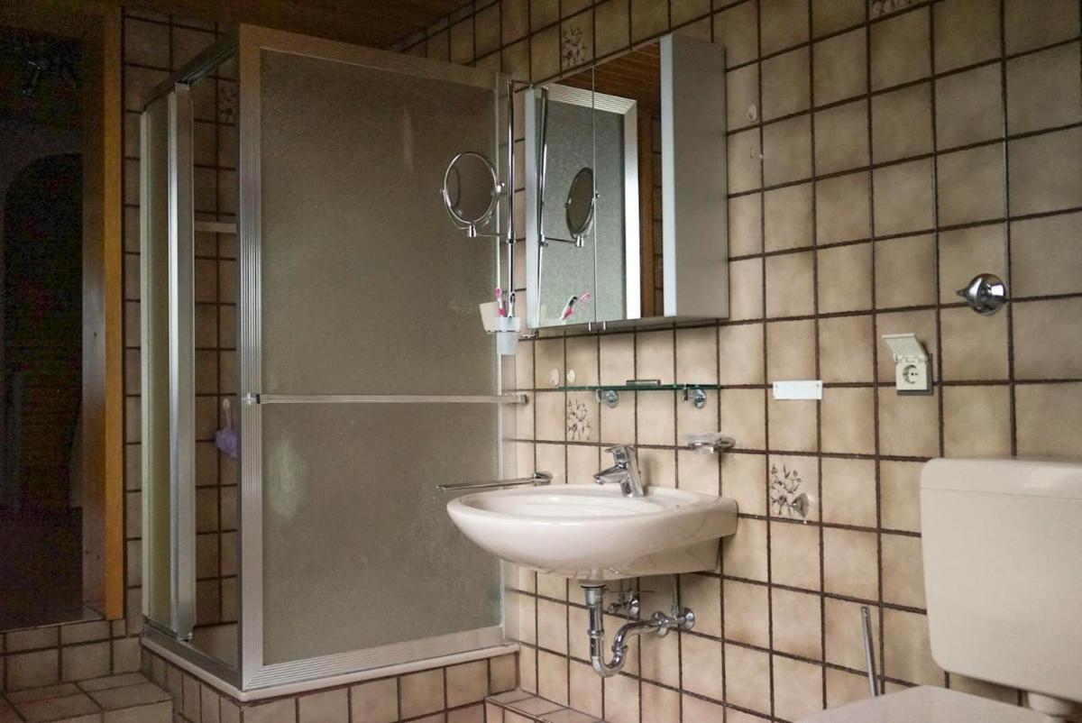 Entire house, quiet city location, garden, parking - Housity