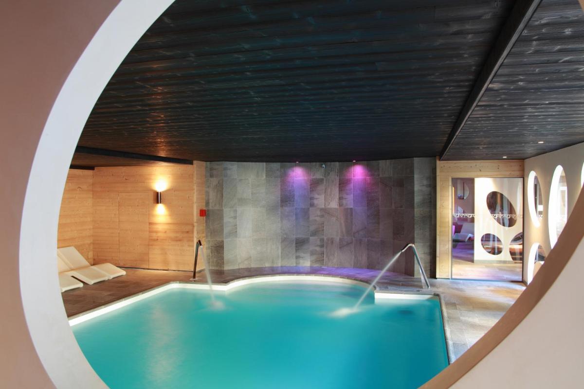 Piscine de l'établissement Hotel de la Jamagne & Spa ou située à proximité
