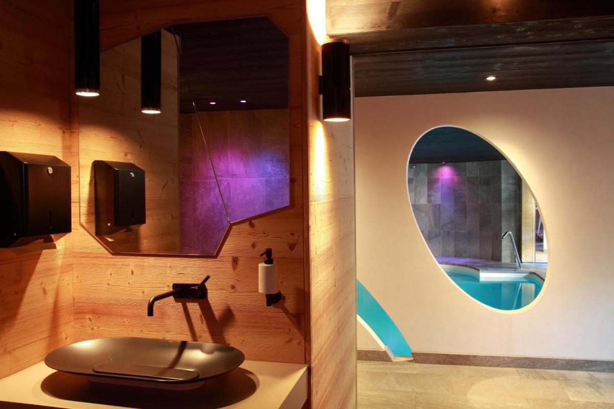Coin salon dans l'établissement Hotel de la Jamagne & Spa