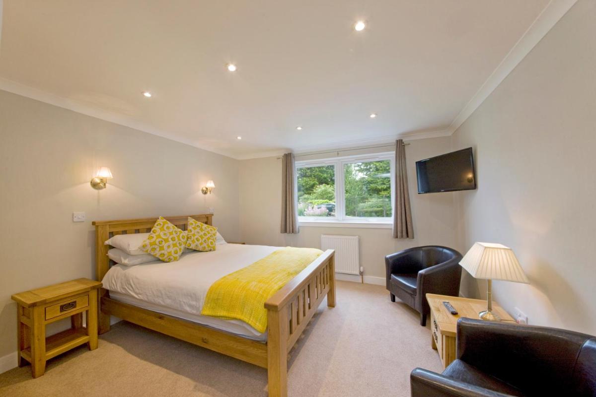 Falls of Lora Hotel - Housity