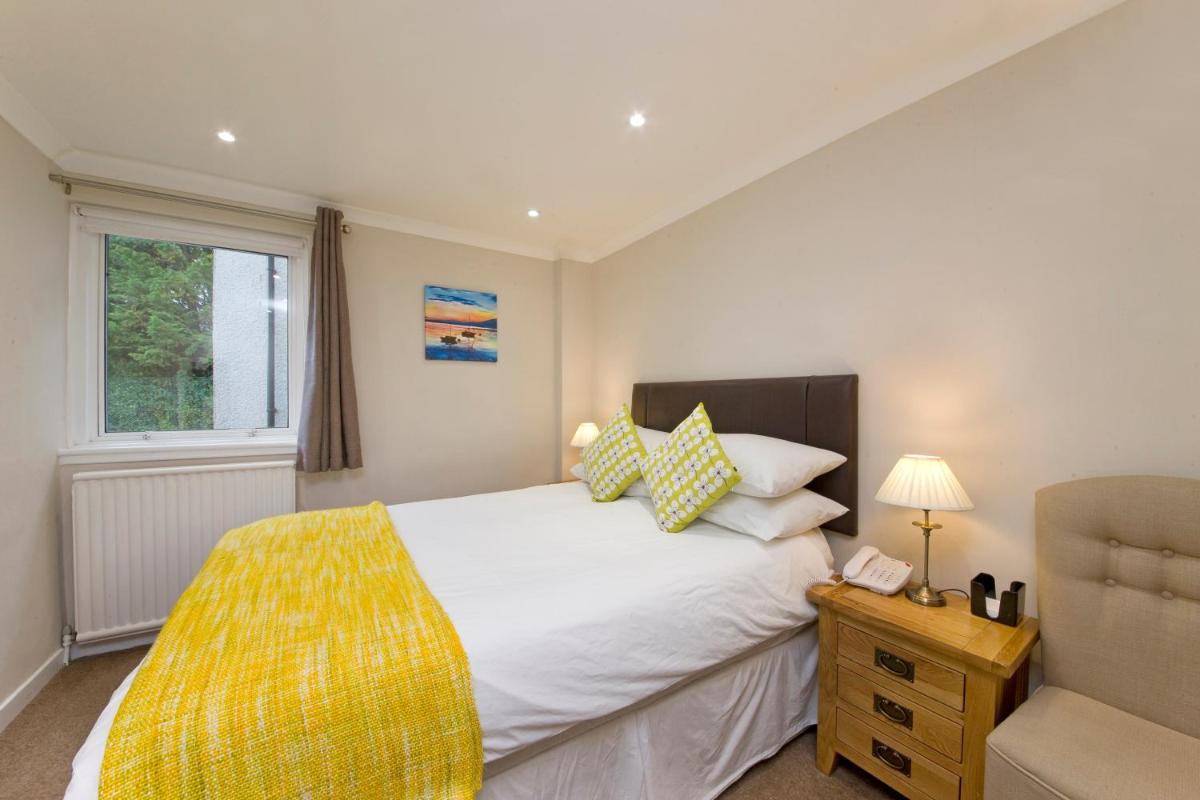 Falls of Lora Hotel - Housity