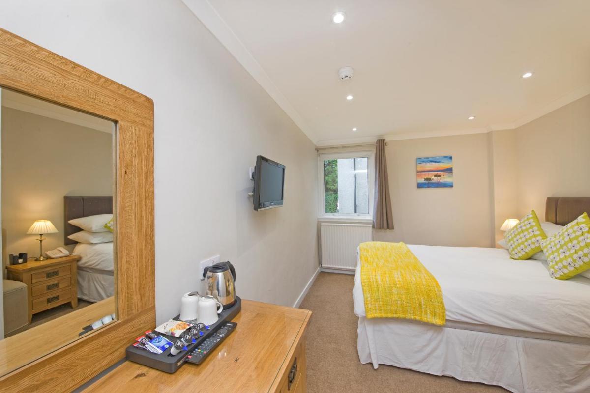 Falls of Lora Hotel - Housity