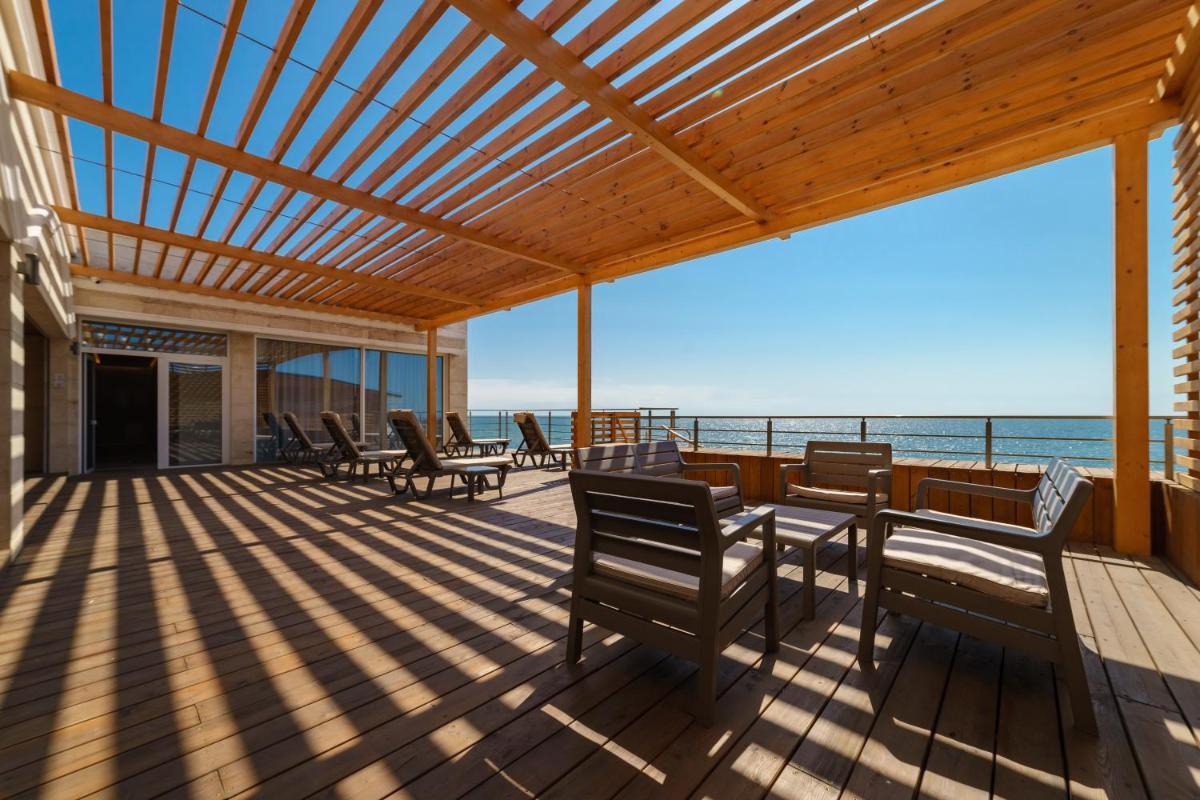 Poseidon Deluxe перша лінія з басейном - Housity