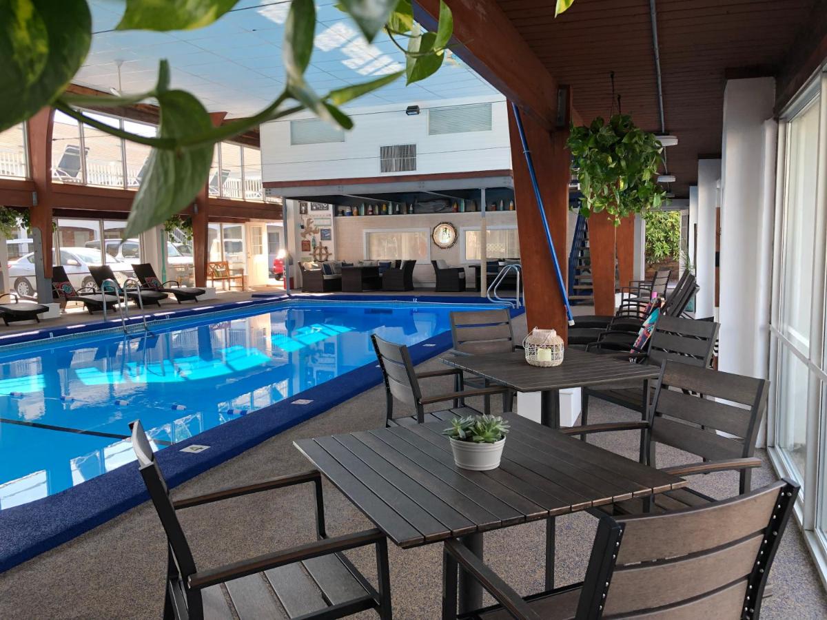 Hyannis Inn - Housity