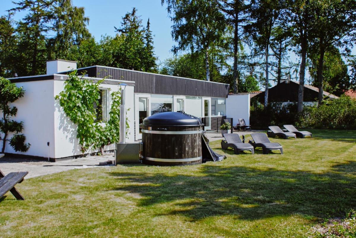 Recharging luxury stay for maksimum 4 people with magnificent sea view NO BREAKFAST - One bathroom - Hottub open from 15April-1November - Housity