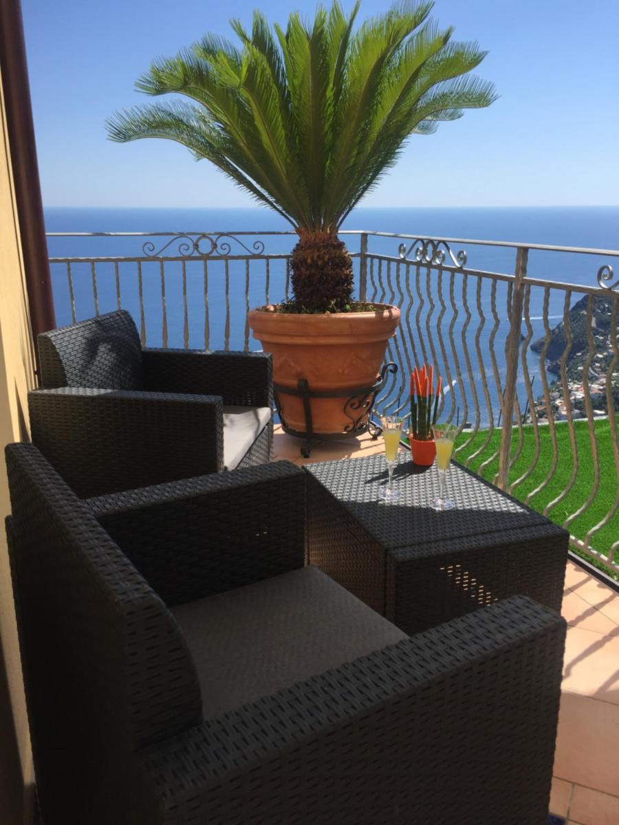 Carluccio’s stanza privata vista mare - Housity