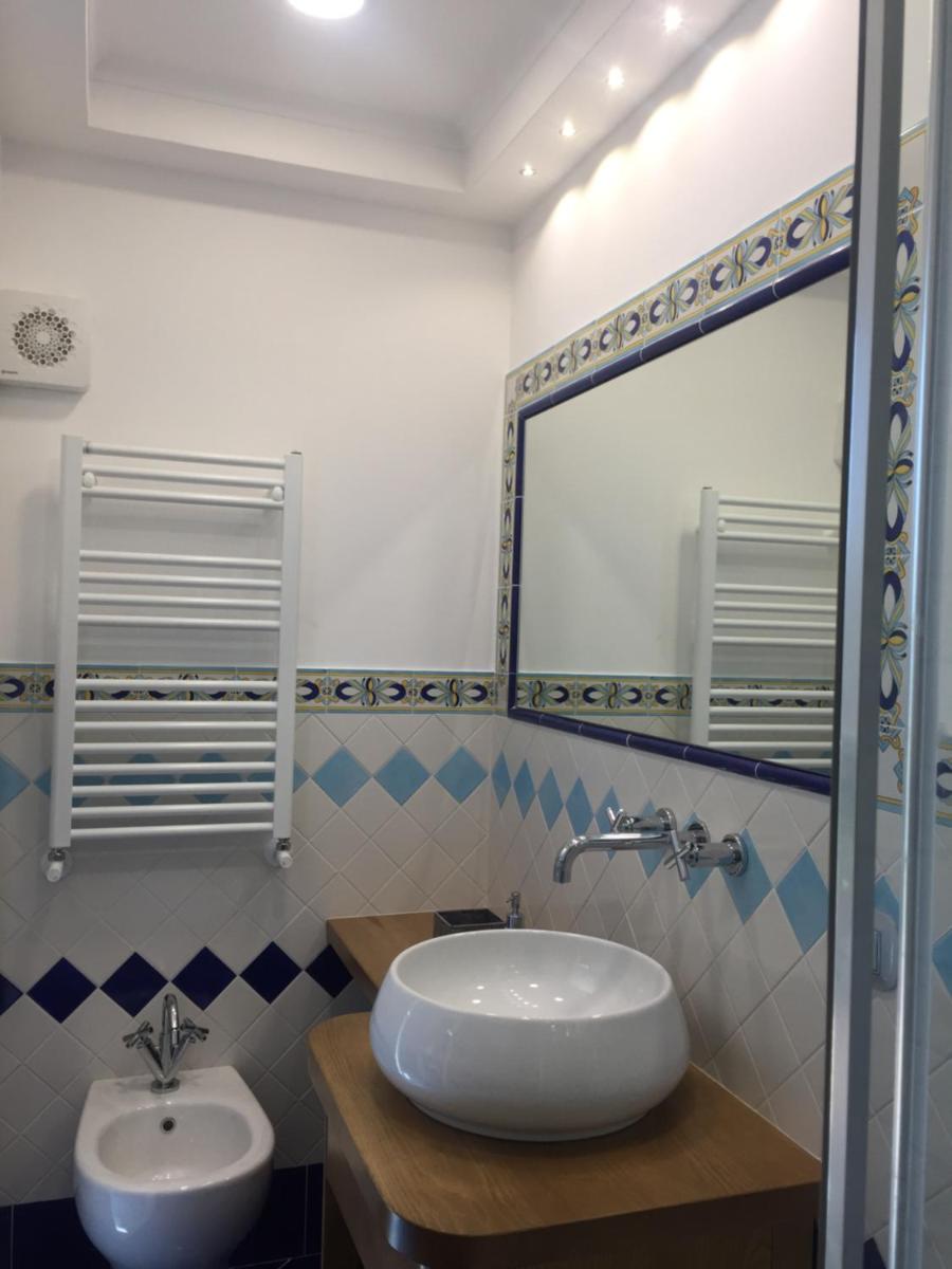 Carluccio’s stanza privata vista mare - Housity