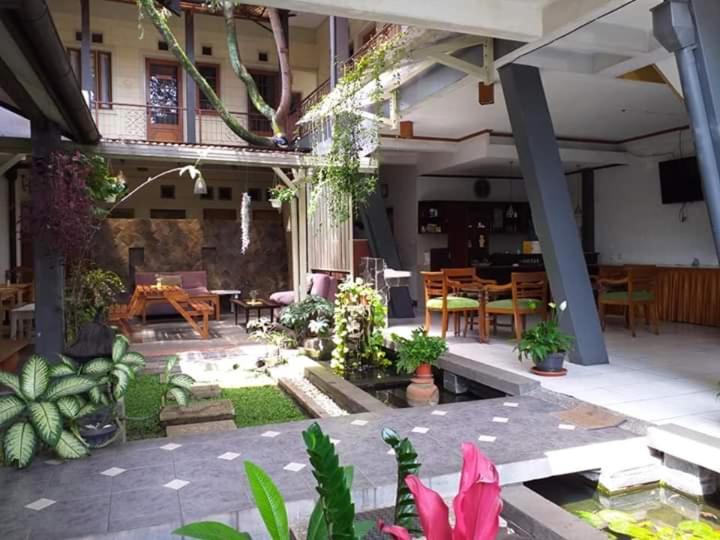 Suitetrails - Rumah Asri B&B