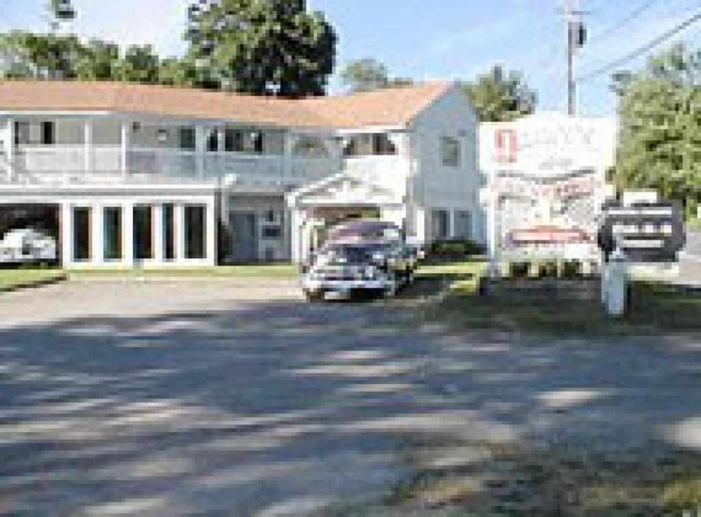 Jenny's Country Manor - Housity