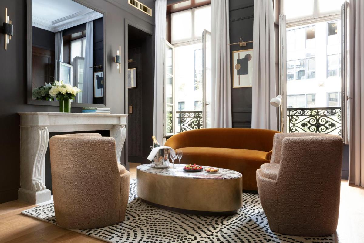 Coin salon dans l'établissement Les Jardins du Faubourg Hotel & Spa by Shiseido