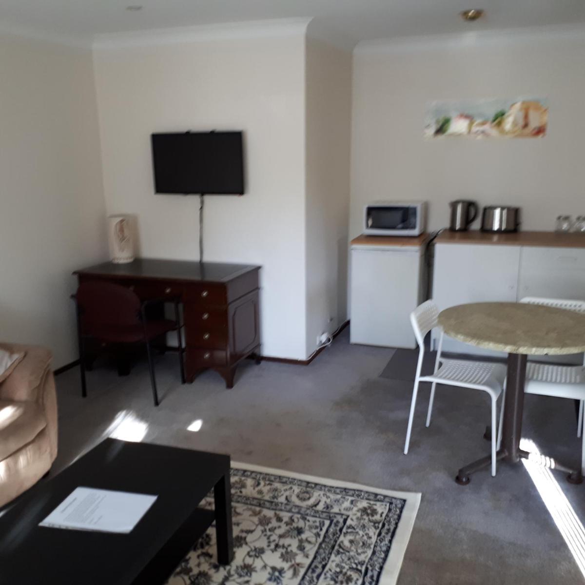 Suitetrails - Comfortable Secure Homeshare NO QUARANTINE FACILITIES AVAILABLE