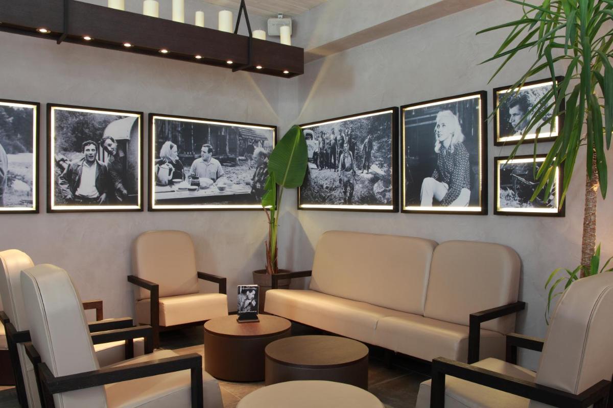 Coin salon dans l'établissement Hotel de la Jamagne & Spa