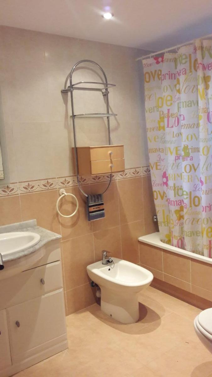 Chalet urbanizacion piscina .padel .zona infantil a 18 km. Playa ... - Housity
