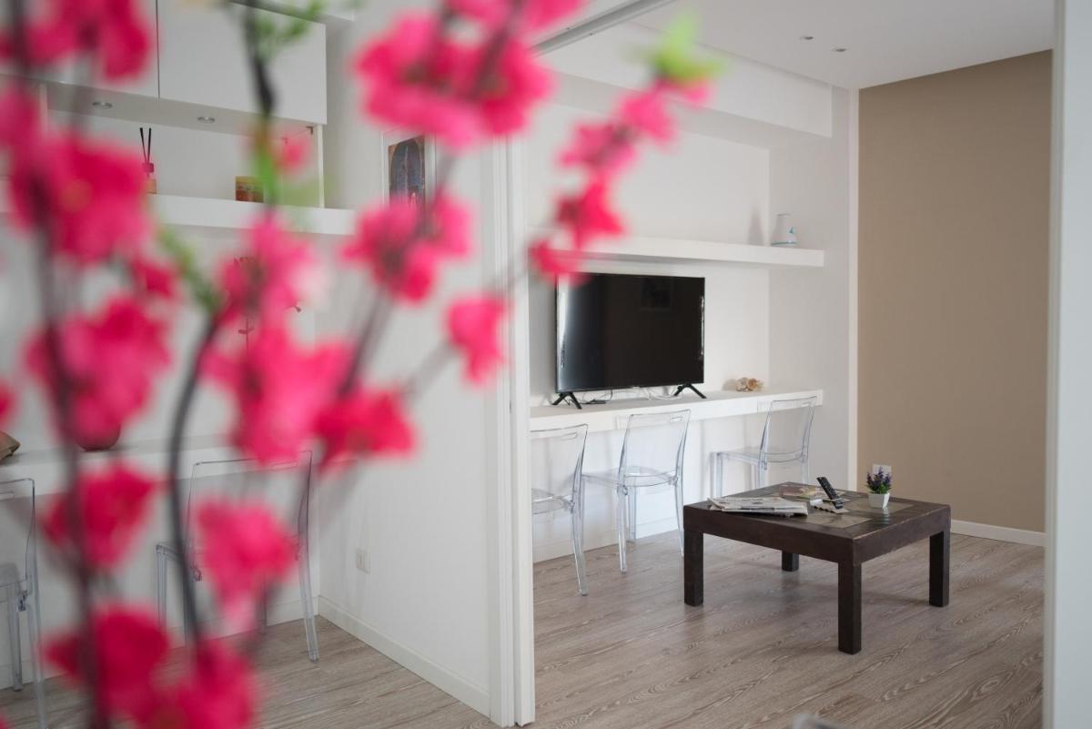 GRAND LUXURY APARTMENT- VIA MARINA - Housity