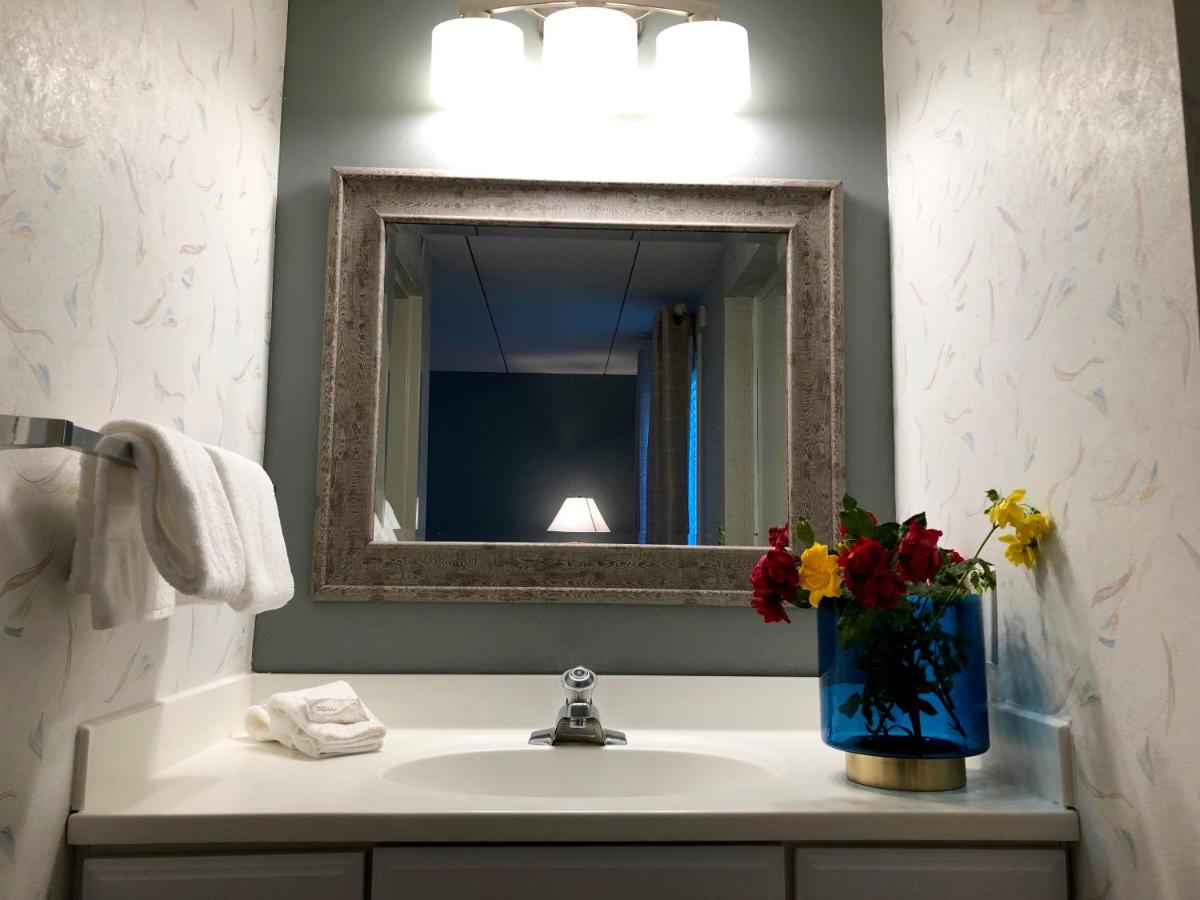 Hyannis Inn - Housity
