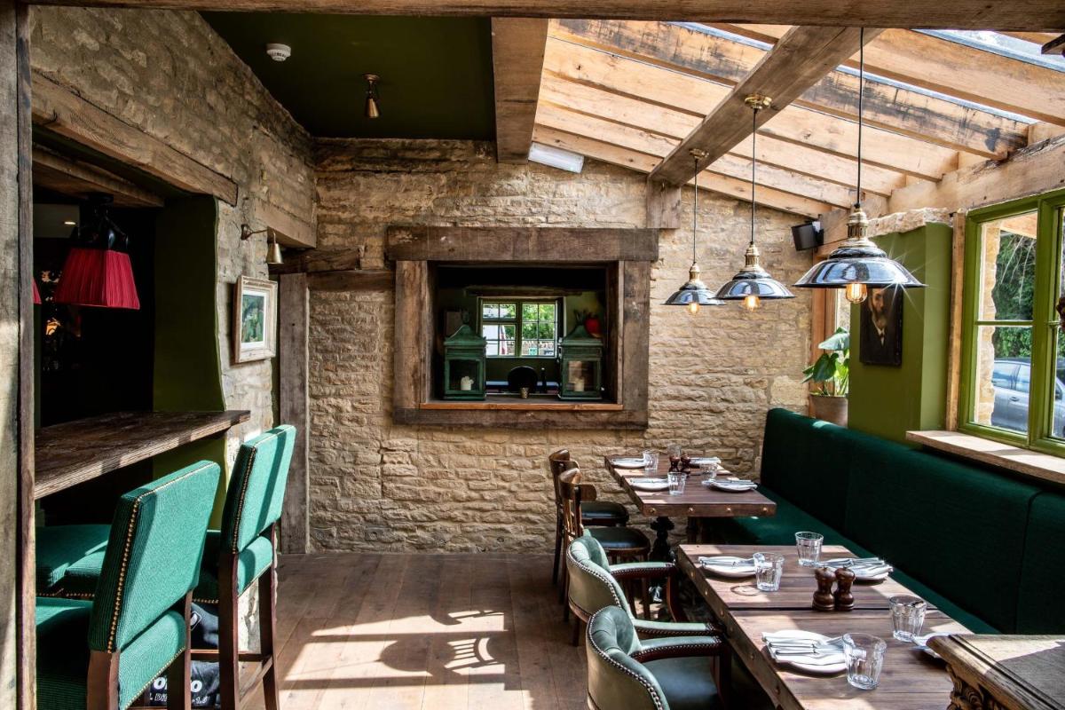 The Swan Inn - Housity