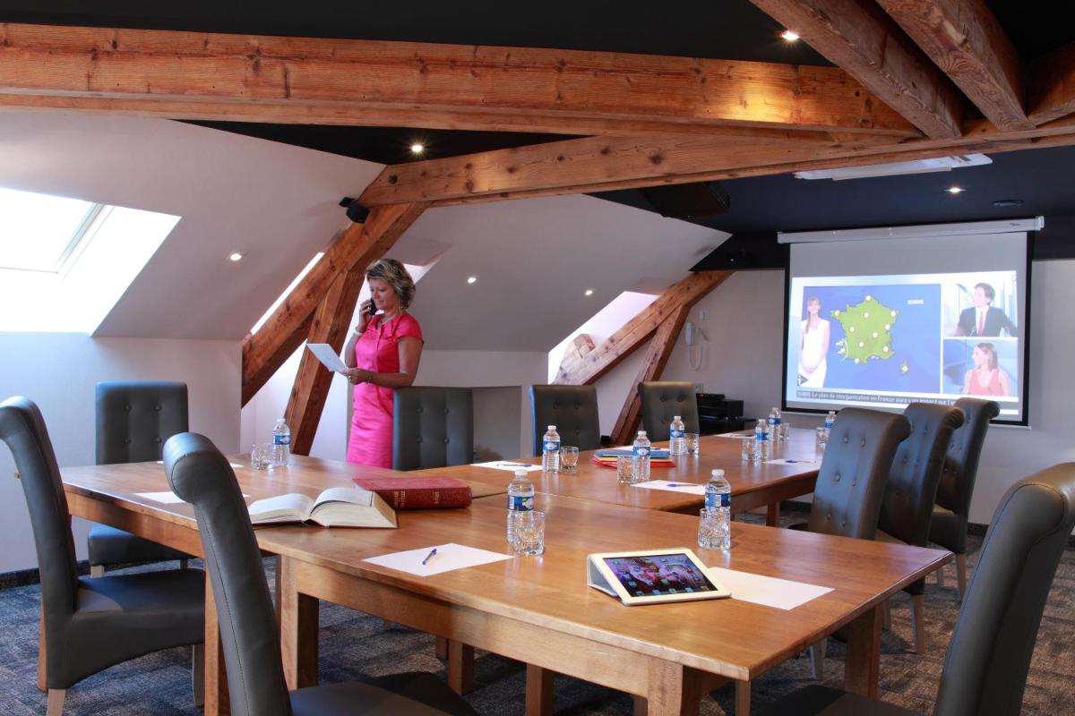 Télévision ou salle de divertissement dans l'établissement Hotel de la Jamagne & Spa