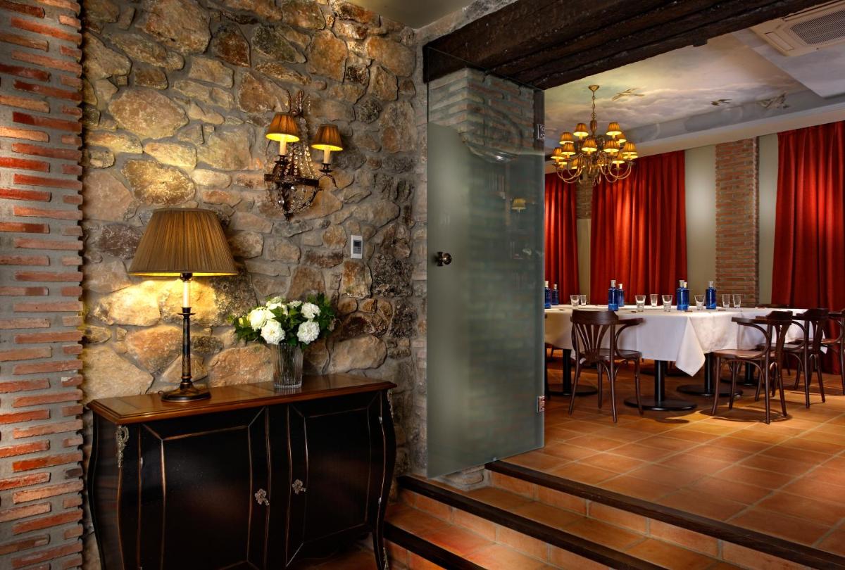 Un restaurante o sitio para comer en Hotel Rural & Spa Los Ánades