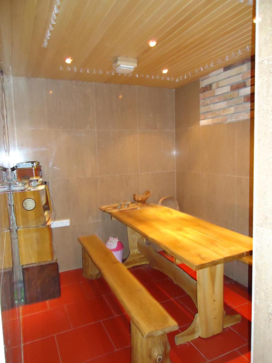 Homestay Roja - Housity