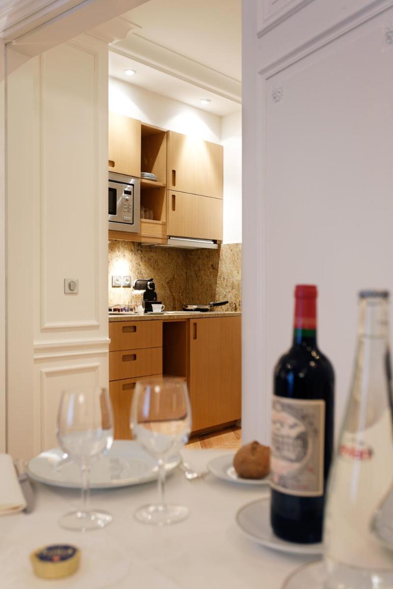Cuisine ou kitchenette dans l'établissement Majestic Apartments Champs Elysées