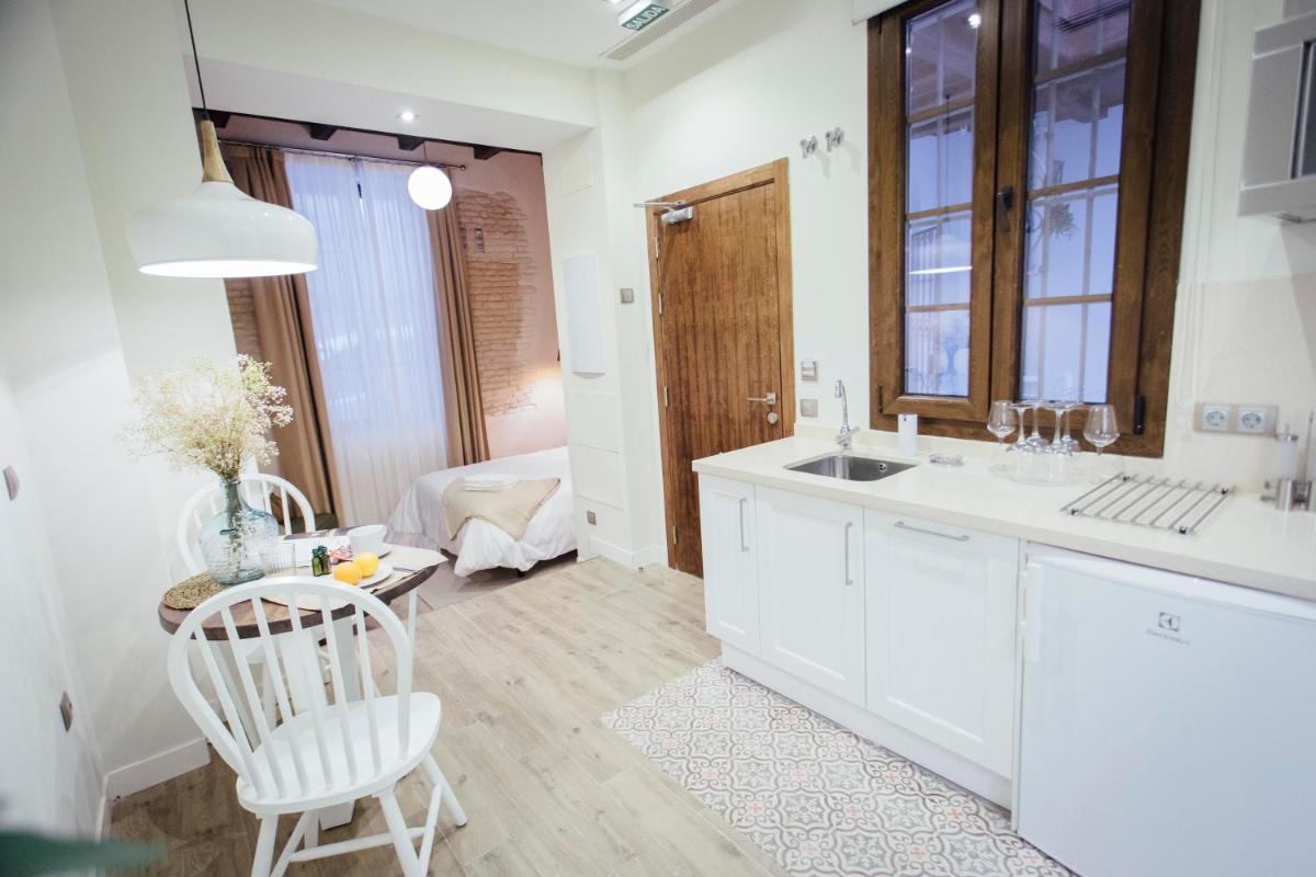 One&Lux Byron Suites - Housity