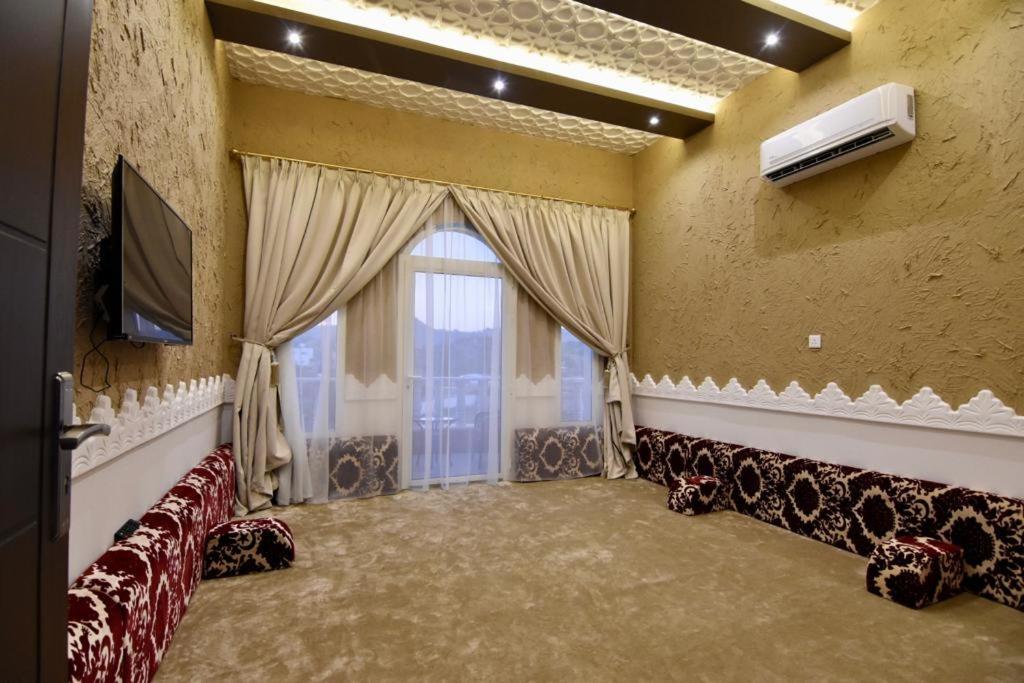 Golden White Hotel - Housity