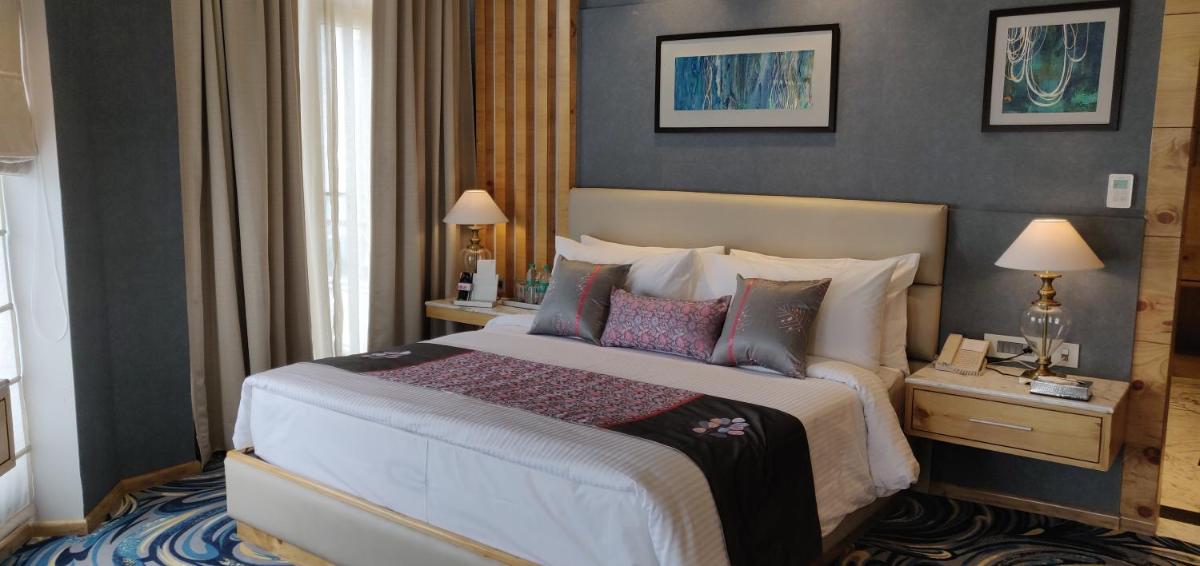 a bedroom with a large bed in a room at Welcomhotel by ITC Hotels, Shimla in Shimla