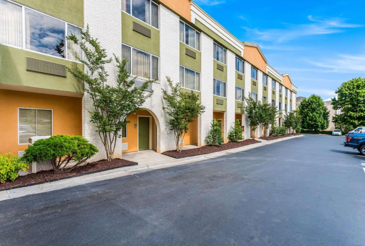 Quality Inn Huntersville near Lake Norman - Housity