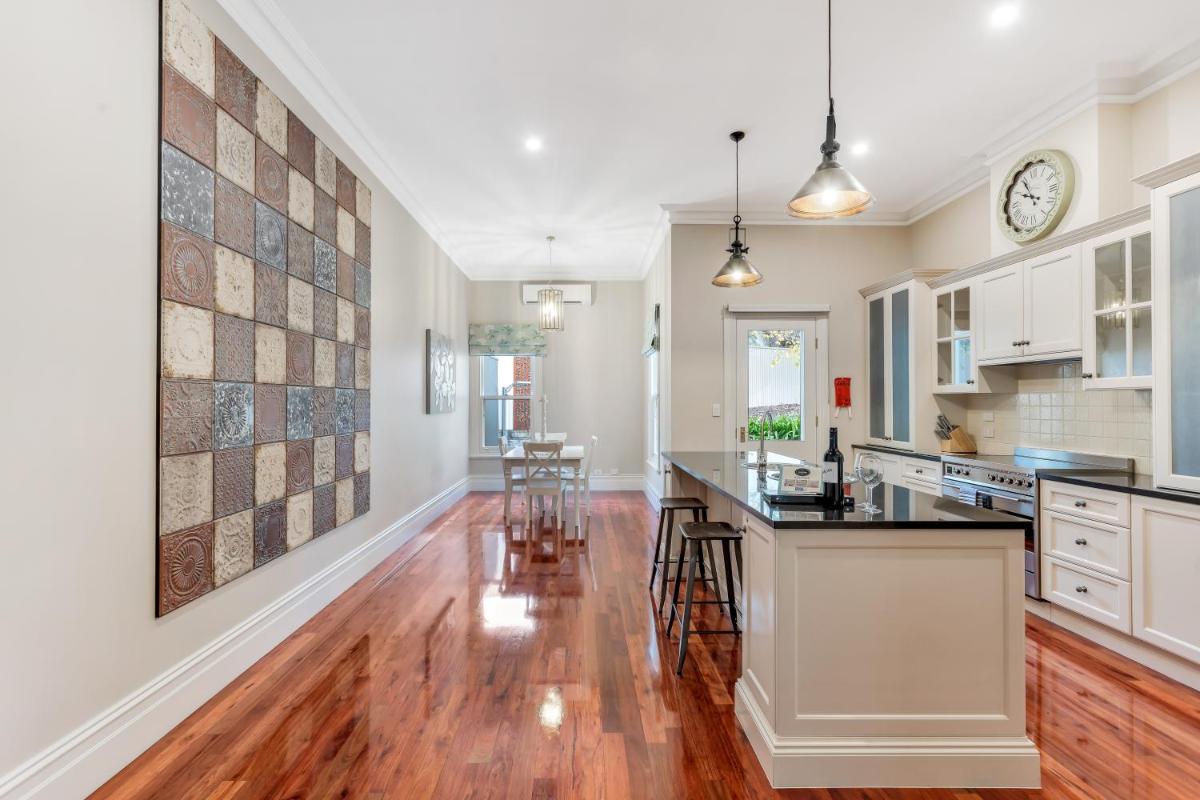 Grandview Accommodation - The Flaxley Apartments - Housity