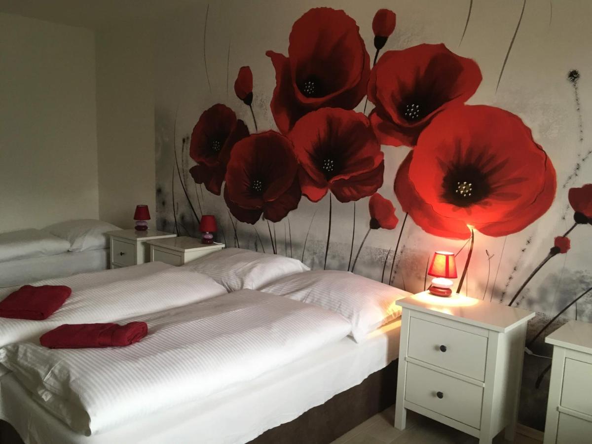 Apartmám na náměstí II - Housity