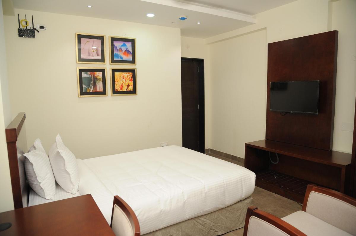 STAY BAY SERVICE APARTMENTS - Housity