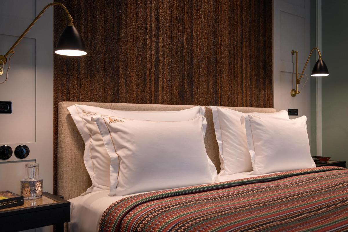 Uma cama ou camas num quarto em Bairro Alto Hotel