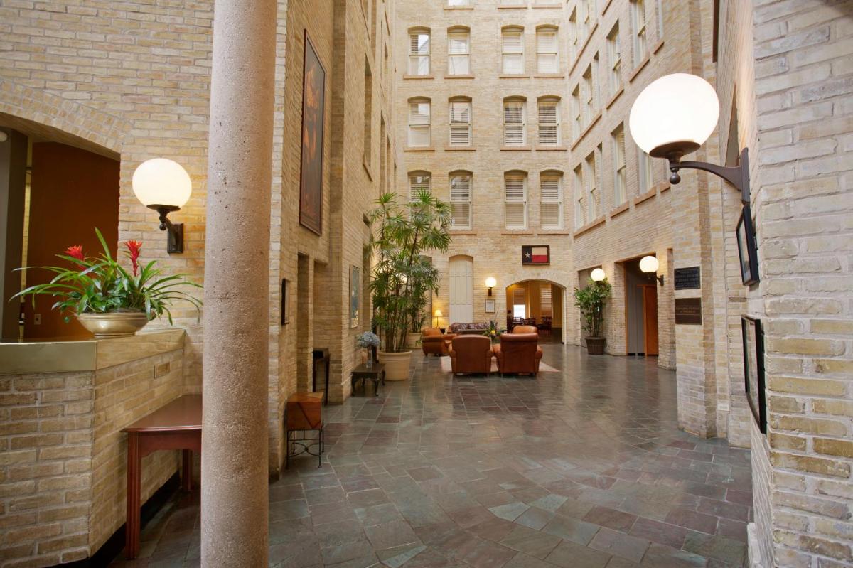 The Crockett Hotel - Housity