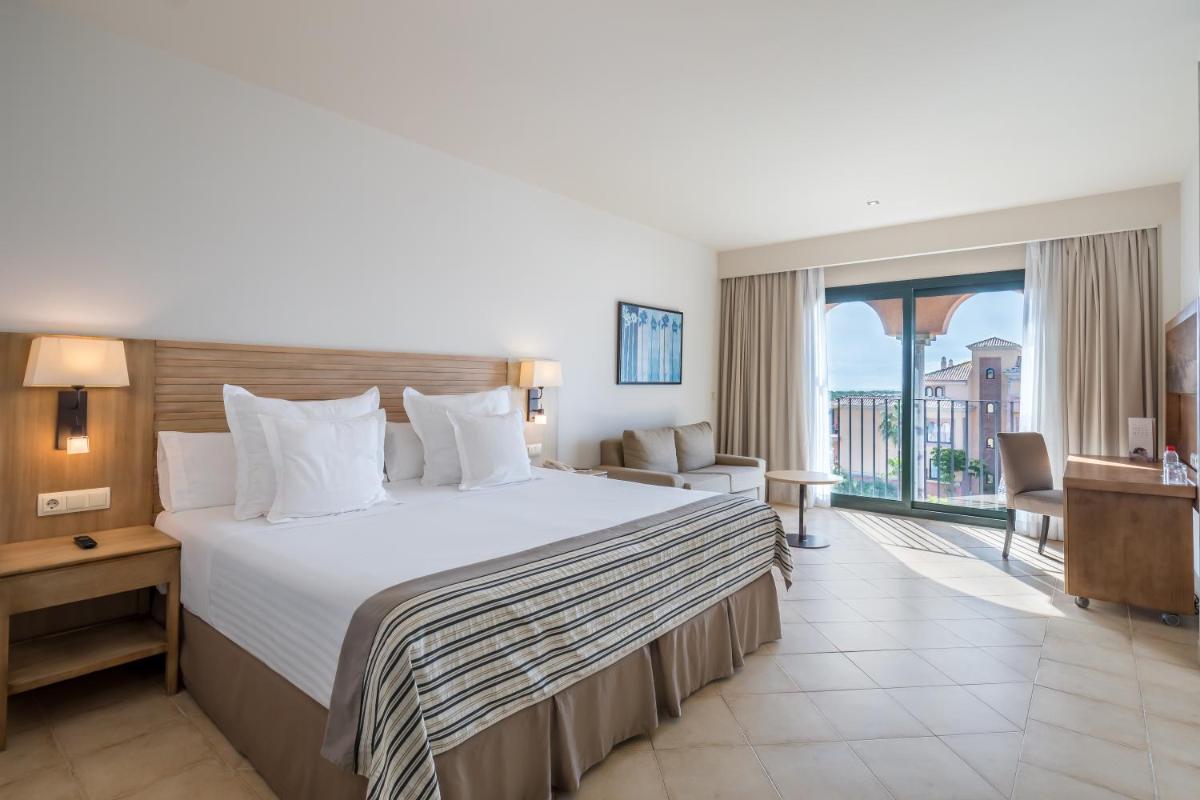 Cama o camas de una habitación en Barceló Punta Umbría Beach Resort