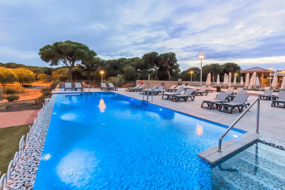 Piscina en o cerca de Barceló Punta Umbría Beach Resort