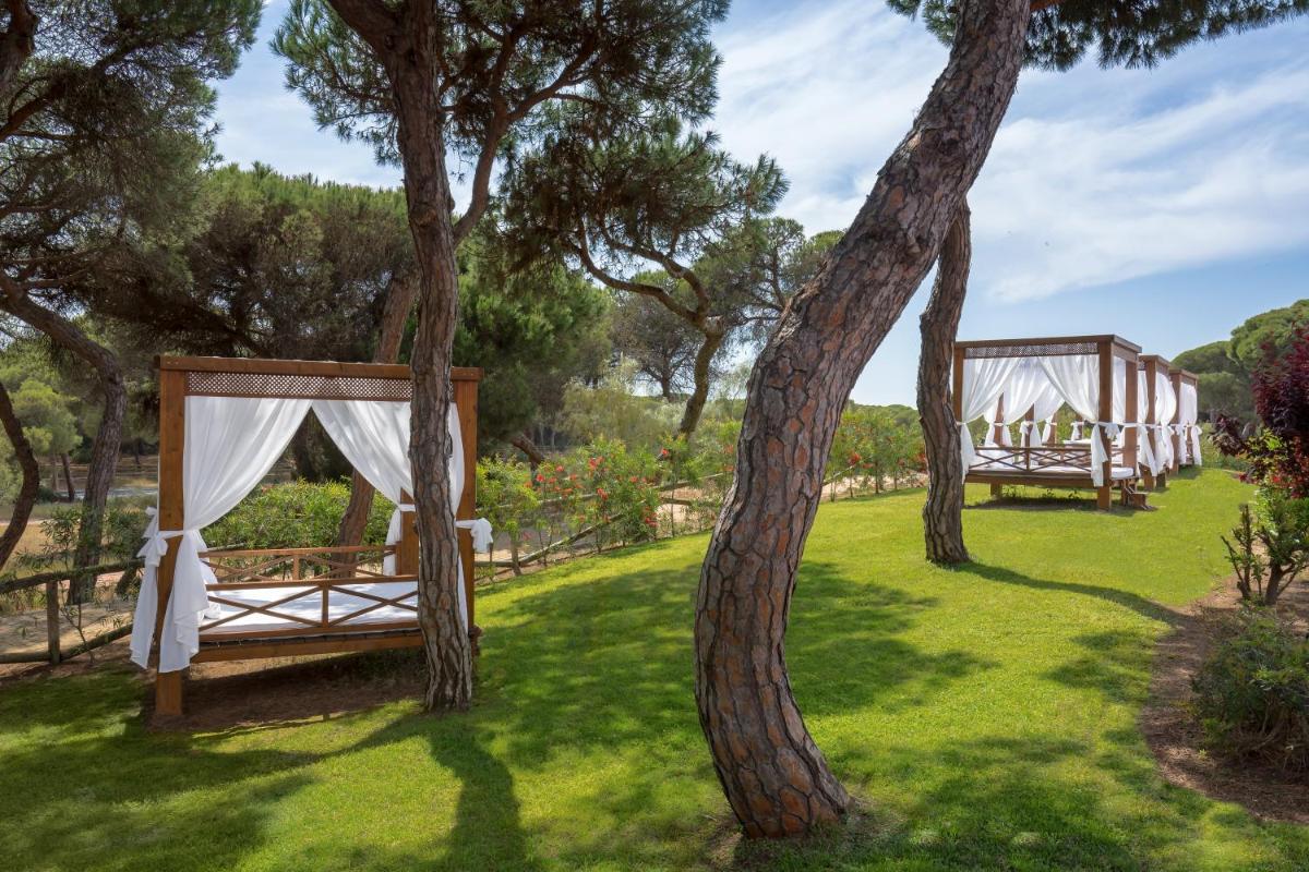 Jardín al aire libre en Barceló Punta Umbría Beach Resort