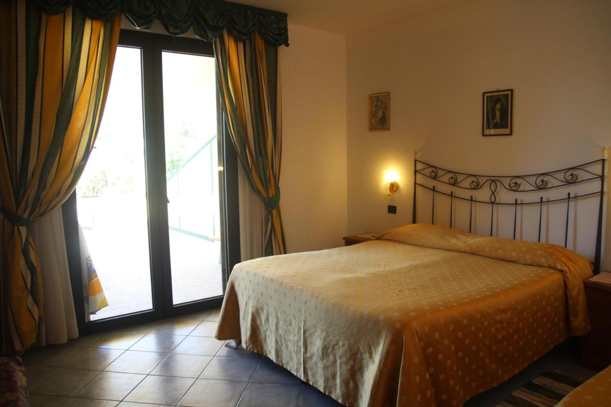 Hotel La Barcarola - Housity