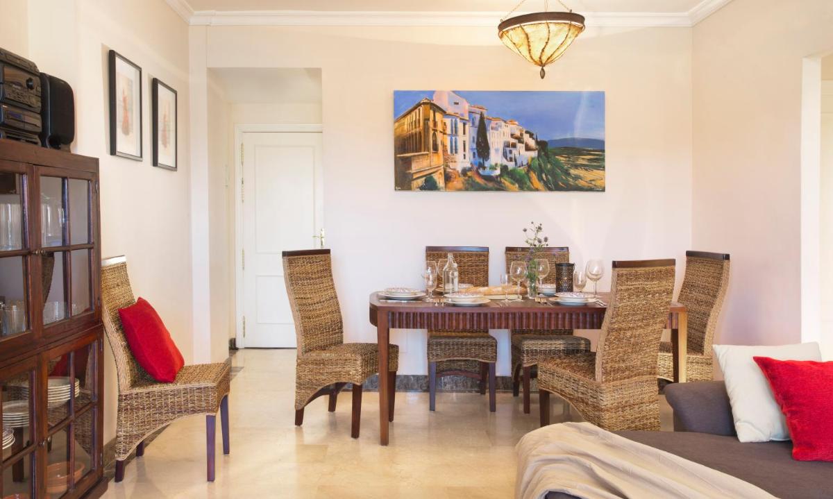 Los Olivos 2 bedroom apartment - sleeps 6 Nr San Pedro/Estepona/Marbella - Housity