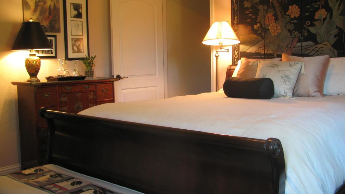 Yosemite Rose Bed and Breakfast - Housity